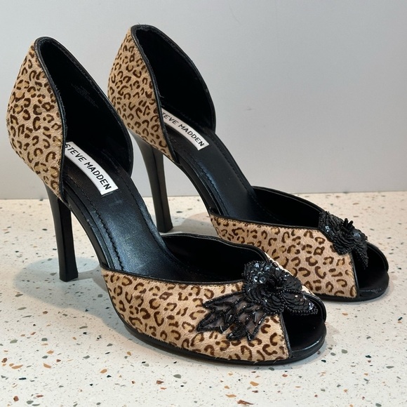 Steve Madden‎ Tweed Animal Print Mohair High Heel Peep Toe with Sequin Flowers - Picture 3 of 12